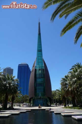 Immagine Torre campanaria nella città di Perth, Australia. Offre una suggestiva veduta sul fiume Swan. 38440879