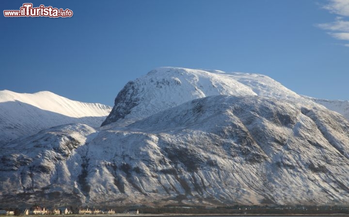 Immagine Il Ben Nevis in inverno: sciare sulle montagne più alte della Scozia - © John A Cameron / Shutterstock.com