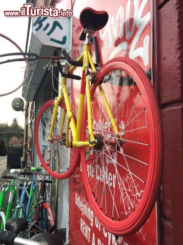 Immagine Una bicicletta nei pressi del porto vecchio di Copenaghen - © Michela Garosi / TheTraveLover.com