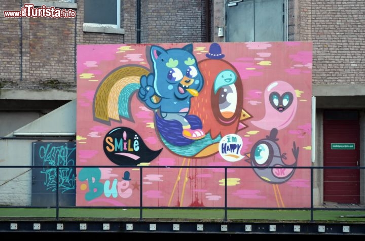 Immagine "Birds, fun and paint", uno dei tanti graffiti di Bue the Warrior segnalati all'interno del Concrete Canvas Tour.
