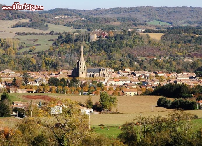 Immagine Il borgo antico di Mirepoix fotografato in Autunno. Ci troviamo nei Midi Pyrenees, piùesattamente nel dipartimento dell'Ariege, nel sud della Francia - © ip.pomies@wanadoo.fr / Tourisme de Mirepoix