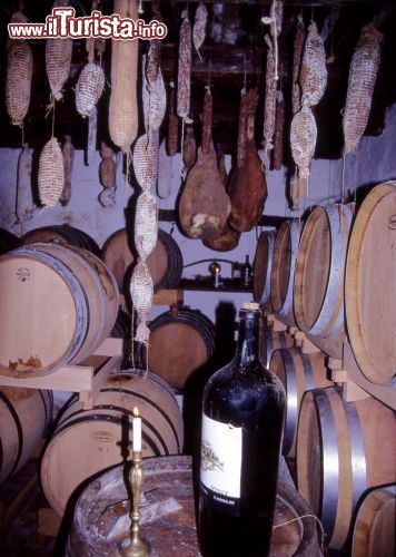 Immagine Botti, bottiglie e salumi a Radenci, Slovenia - Foto di Giulio Badini