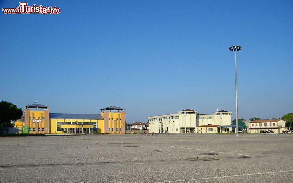 Immagine Piazzale Aldo Moro in centro a Bovolone di Verona