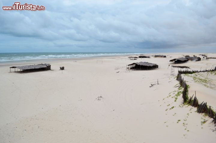 Immagine Brasile, stato di Maranaho. L'oceano Atlantico nel nord est della nazione carioca svela il suo fascino selvaggio cona la Praia Cabure