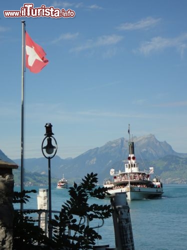 Immagine Brunnen, Svizzera: il  Lago dei Quattro Cantoni.