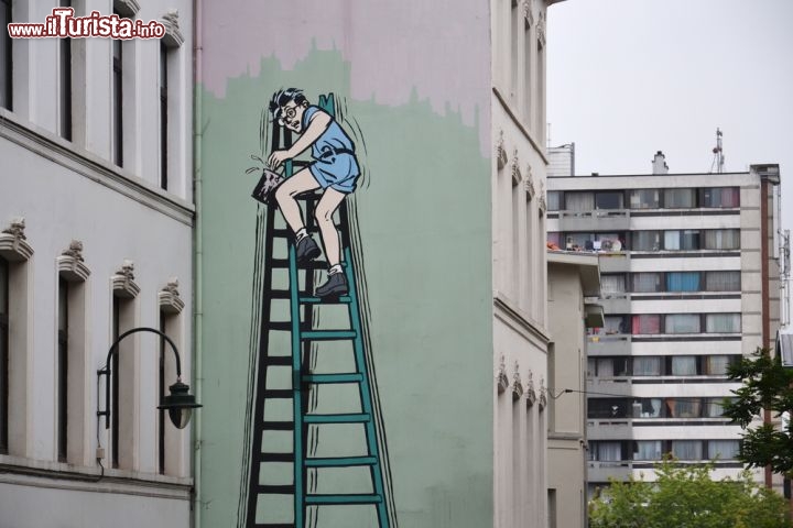 Immagine Mitacq, "La patrouille des Castors". Il murales si trova a Bruxelles, al numero 200 di Rue Blaes 200 lungo la passeggiata Comic Strip Walk - © josefkubes / Shutterstock.com