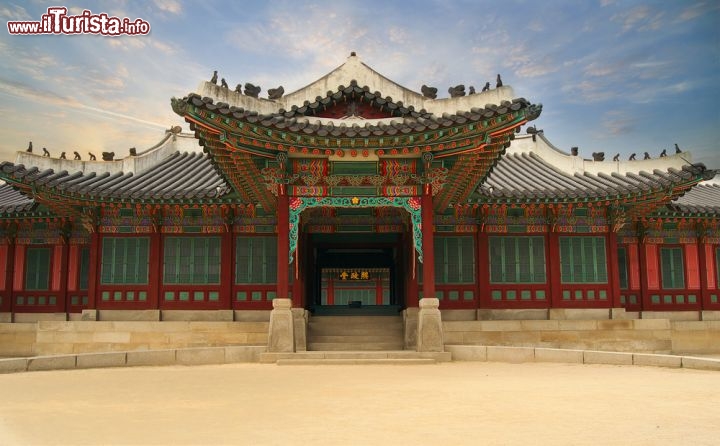 Immagine Bukchon, uno dei luoghi più famosi di Seoul in Corea del Sud- © YURY TARANIK / Shutterstock.com