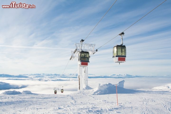 Immagine Cabinovia a Are, la famosa località sciistica della Svezia - © Roman Sulla / Shutterstock.com