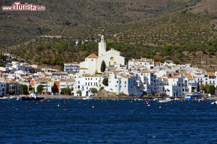 Immagine Vista di Cadaques, Costa Brava in Spagna - © vilainecrevette - Fotolia.com