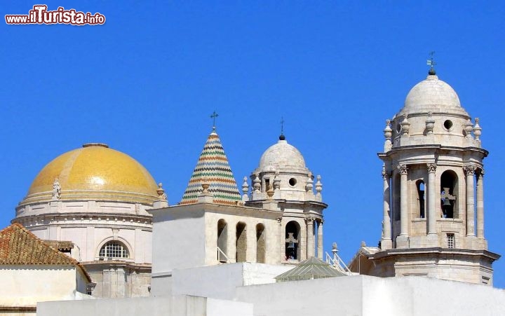 Immagine Cadice, Andalusia: le cupole della Cattedrale - Foto di Giulio Badini