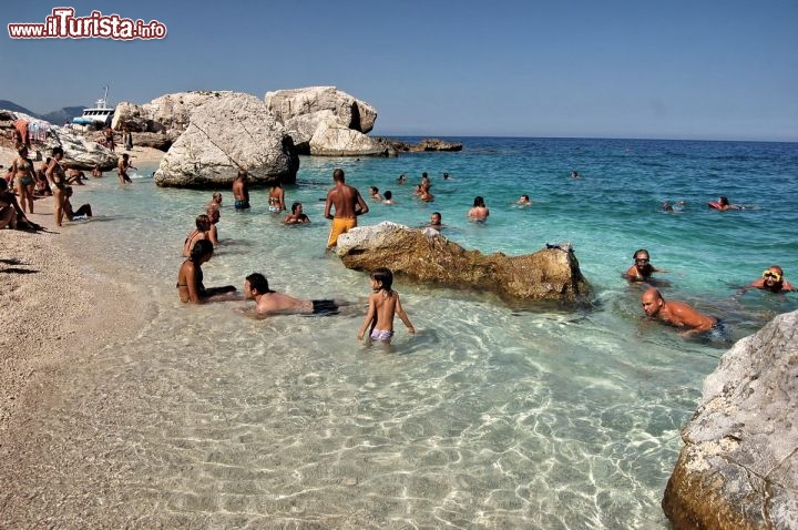 Immagine Cala Goloritzè Sardegna: siamo nel Golfo di Orosei, e questa spiaggia raggiungibile in barca partendo da Cala Gonone