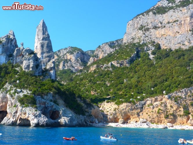 Immagine Cala Goloritze si raggiunge facilmente in barca da Baunei: simao nella Sardegna orientale, nella regione di Ogliastra - © Monica Mereu