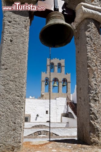 Immagine Campana nel Monastero di San Giovanni a Patmos in Grecia (Dodecaneso) - © TakB / Shutterstock.com