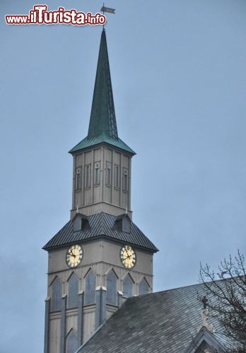 Immagine Il grande Campanile della Cattedrale di Tromso, che s'affaccia sulla Storgata