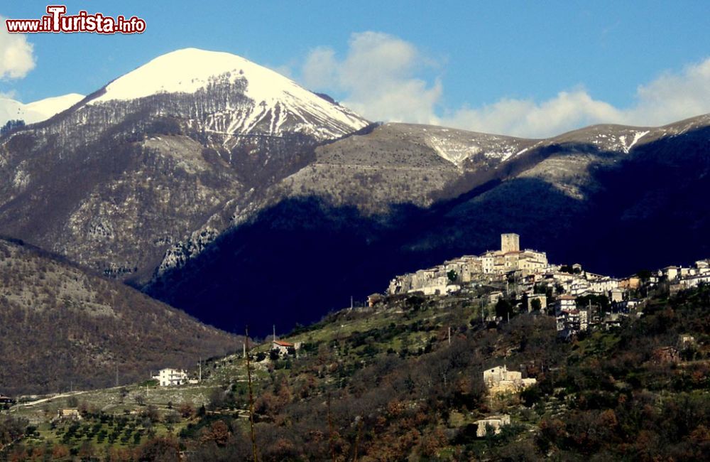 Immagine Il borgo di Campoli Appennino, cittadina vincino al PArcon nazionale d'Abruzzo nella provincia di Frosinone, Lazio - © juncujuncu / mapio.net