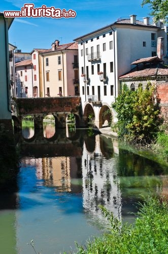 Immagine Il cuore di Vicenza attraversato dal fiume Bacchiglione - © David Ionut / Shutterstock.com