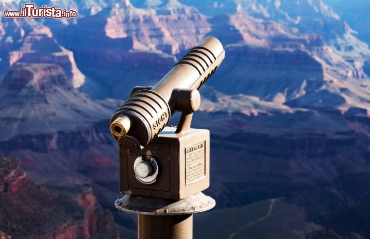 Immagine Cannocchiale d'osservazione sul bordo del Grand Canyon dell'Arizona negli USA - © CREATISTA / Shutterstock.com