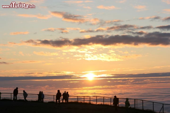 Immagine Capo nord in estate: lo spettacolo del sole di mezzanotte è visibile da metà maggio a fine luglio - © marcokenya / Shutterstock.com