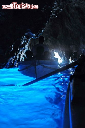 Immagine Capri grotta Azzurra: barche in coda per l'uscita