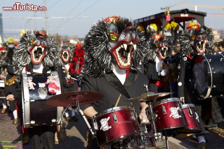 Immagine Basel Fasnacht, il celebre Carnevale di Basilea, uno dei più divertenti di tutta la Svizzera - © Olaf Schulz / Shutterstock.com