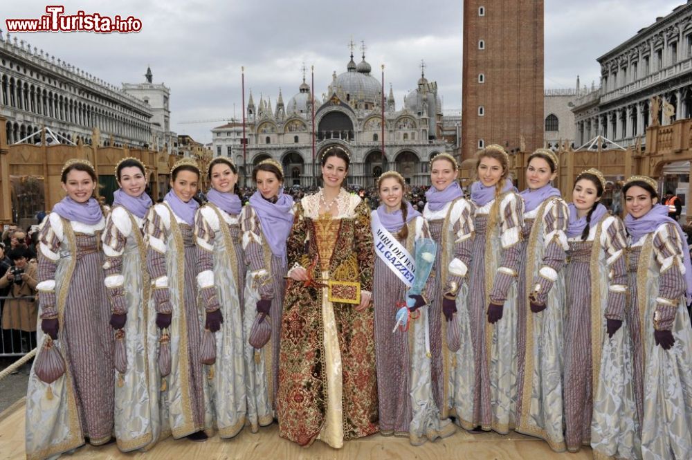 Immagine Carnevale di Venezia: la Festa delle Marie in Piazza San Marco (Veneto).