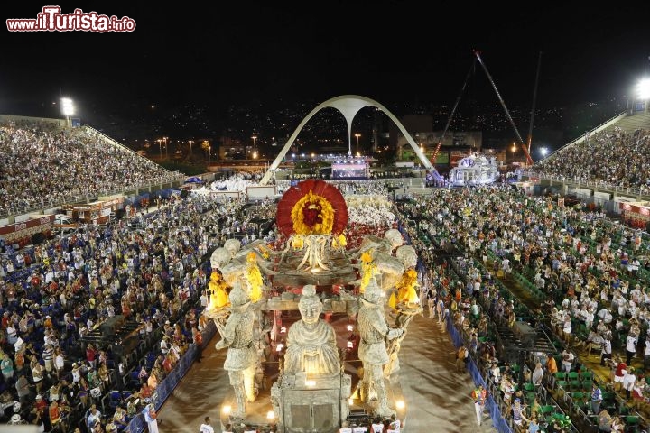 Immagine Sambodromo Rio de Janeiro, la festa più folle di tutto il Brasile - © Embratur