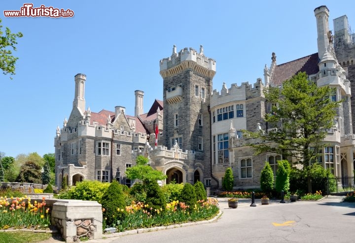 Immagine Casa Loma, un ero e proprio castello a Toronto in Canada - © Alison Hancock / Shutterstock.com