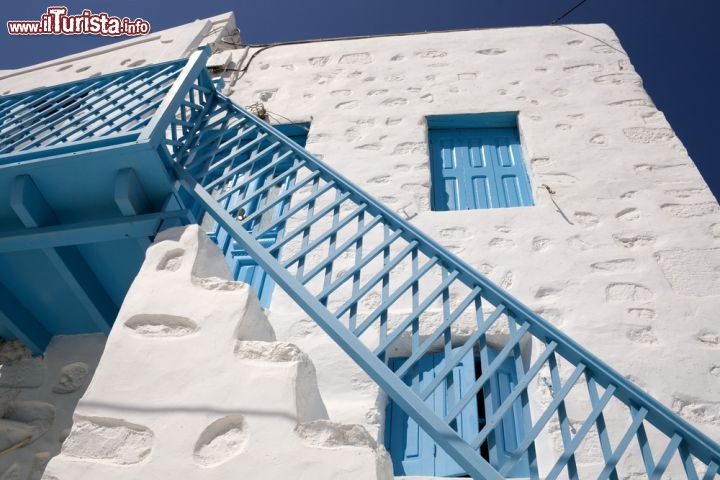 Immagine Casa bianca con infissi azzurri a Astypalaia, Grecia - © Birute Vijeikienbaldovina / Shutterstock.com