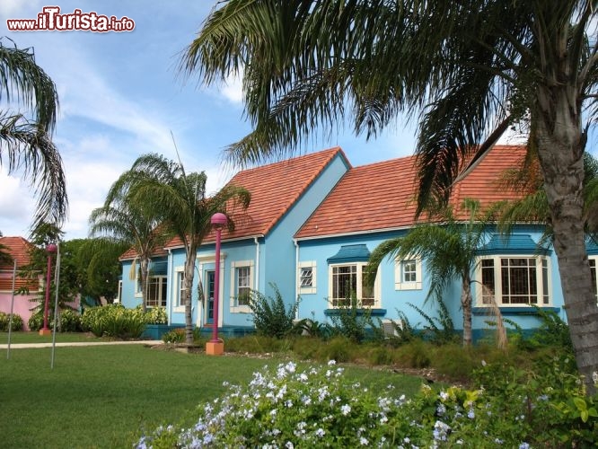 Immagine Edificio coloniale a Bridgetown, capitale di Barbados, il cui centro storico è tutelato dall'UNESCO dal 2011 - © Travel Bug / Shutterstock.com