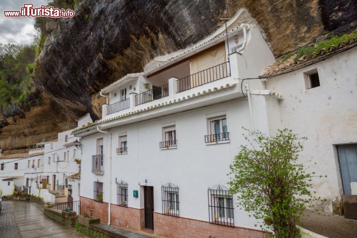 Immagine Casa tipica a Setenil de las Bodegas, in Spagna - © FCG / Shutterstock.com
