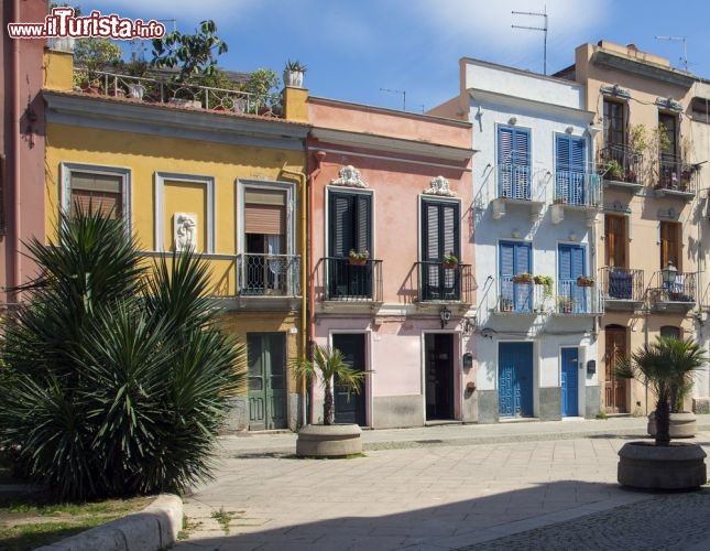 Immagine Case colorate nel centro  di Cagliari - © Andrzej Fryda / shutterstock.com