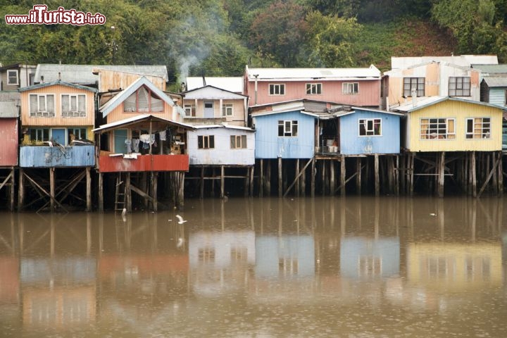 Immagine Case a palafitte a Castro, isola di Chiloe in CIle - © Tomas Skopal / Shutterstock.com