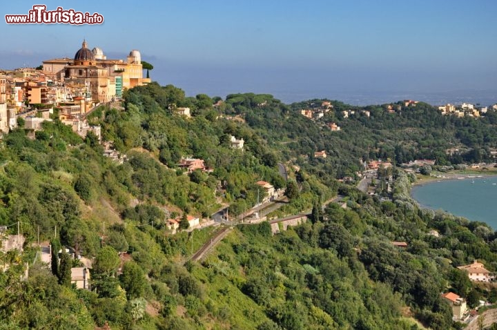 Immagine Castel Gandolfo e il Lago Albano nel Lazio