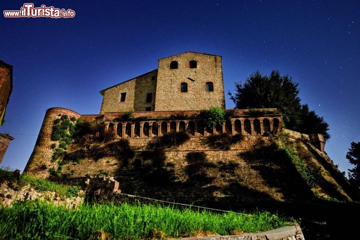 Immagine Castelfalfi di notte cielo stellato