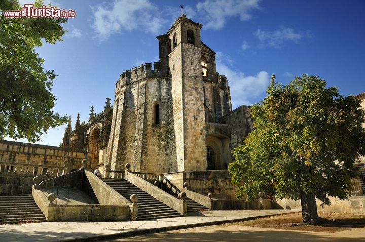 Immagine Il Castello dei Templari fa parte del complesso del Convento di Cristo a Tomar inPortogallo - © JPF / Shutterstock.com