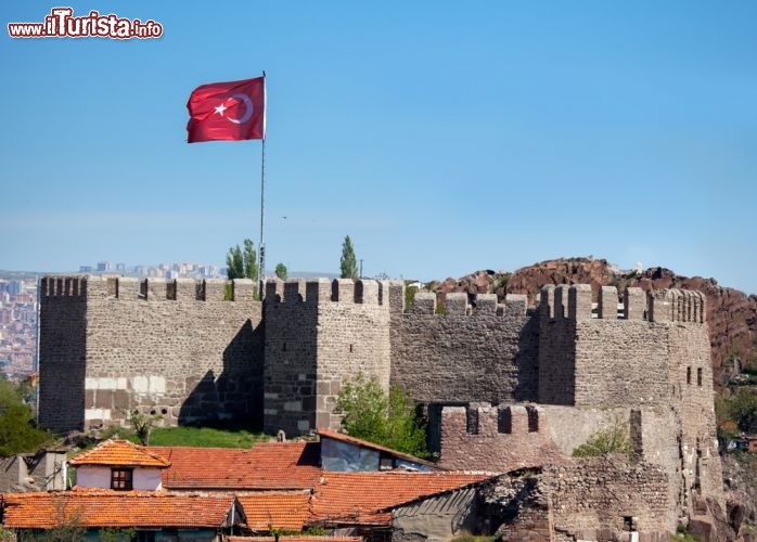 Immagine il Castello di Ankara domina la capitale della Turchia - © muratart / Shutterstock.com