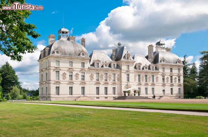 Immagine Castello di Cheverny Francia: bellissima dimora da inserire in un tour tra i Castelli della Loira - © Alexander Demyanenko / Shutterstock.com