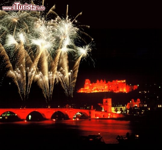 Immagine Castello di Heidelberg illuminato dai fuochi d'artificio - ©German National Tourist Board