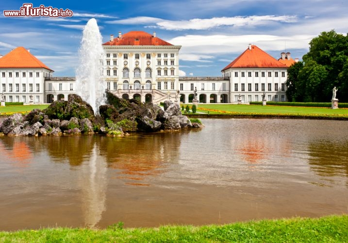 Immagine Il Castello di Nymphenburg a Monaco di Baviera (Germania). Si tratta delle "sommer residenz", la residenza estiva dei Wittelsbach, uno dei capolavori barocchi tedeschi - © anyaivanova / Shutterstock.com