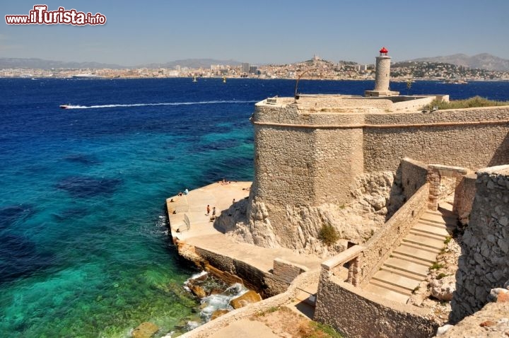 Immagine Chateaux d'If posto su di un isolotto dell'arcipelago di Frioul a Marseille (France) - © Ivalin / Shutterstock.com 