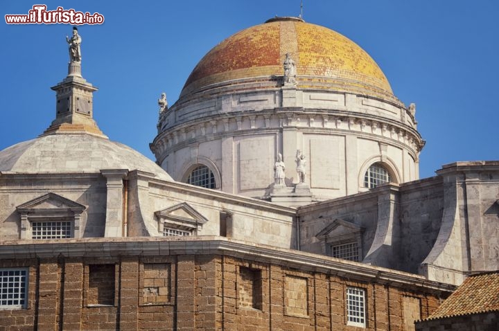 Immagine La grande cupola della Cattedrale di Cadice in Spagna - © Madrugada Verde / Shutterstock.com