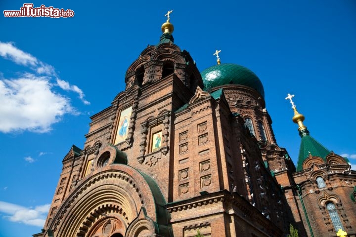 Immagine La cattedrale ortodossa di Santa Sofia ad Harbin in Cina (Manciuria). Harbin possiede una numerosa comunità russa, dovuta alla costruzione di una ferrovia di collegamento a Valdivostok in siberia - © ssguy / Shutterstock.com