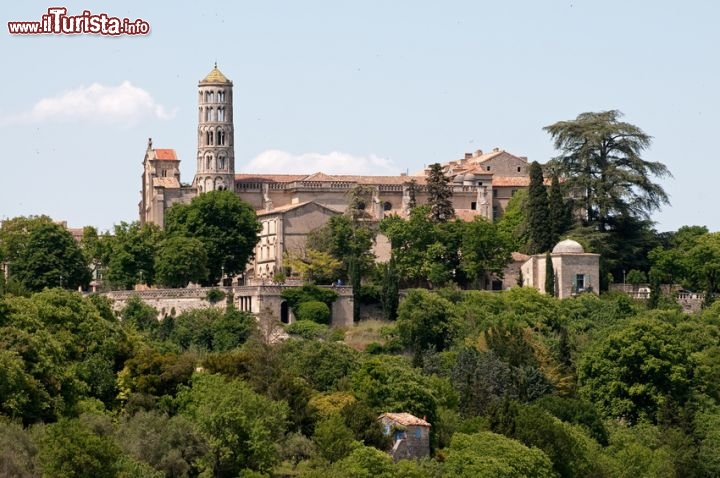 Immagine Cattedrale di San Teodoro e la Torre Fenestrelle a Uzes, Francia - © Souchon Yves - Fotolia.com