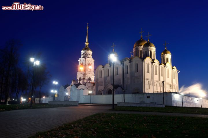 Immagine Cattedrale Valdimir fotografata di Notte Russia - © Iakov Filimonov / Shutterstock.com