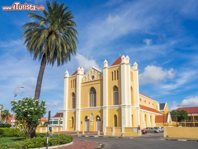 Immagine La Cattedrale di Willemstad a Curacao, caraibi - © Gail Johnson / Shutterstock.com