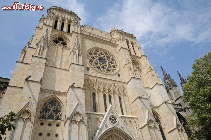 Immagine La Cattedrale di Bordeaux in Francia, la facciata gotica - © Pack-Shot / Shutterstock.com
