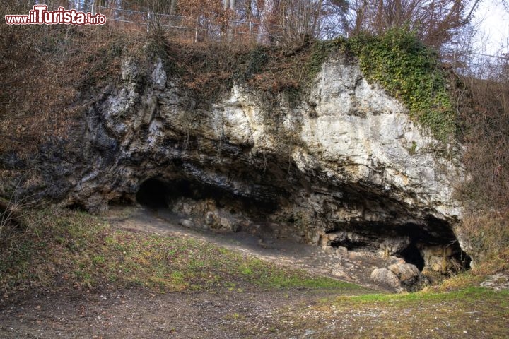 Immagine Cava preistorica a Kesslerloch Thayngen, non lontano da Sciaffusa, nella Svizzera settentrionale - © Yu Lan / Shutterstock.com