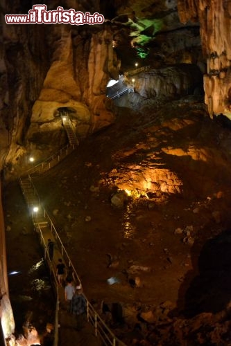 Immagine Caverna Gua Tempurung, Malesia: nel corso del XX secolo la grotta è stata una miniera di stagno, un rifugio per la popolazione locale durante la Seconda Guerra Mondiale e un nascondiglio per i combattenti comunisti.