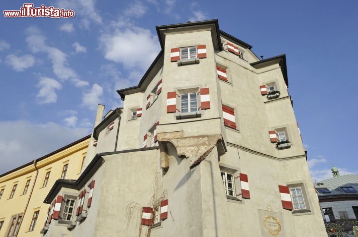 Immagine La casa storica di Ottoburg, nella Altstadt, il centro città di Innsbruck (Austria) - © Zyankarlo / Shutterstock.com