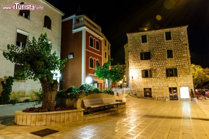Immagine Il centro storico di Makarska (Croazia), alla sera - © anshar / Shutterstock.com